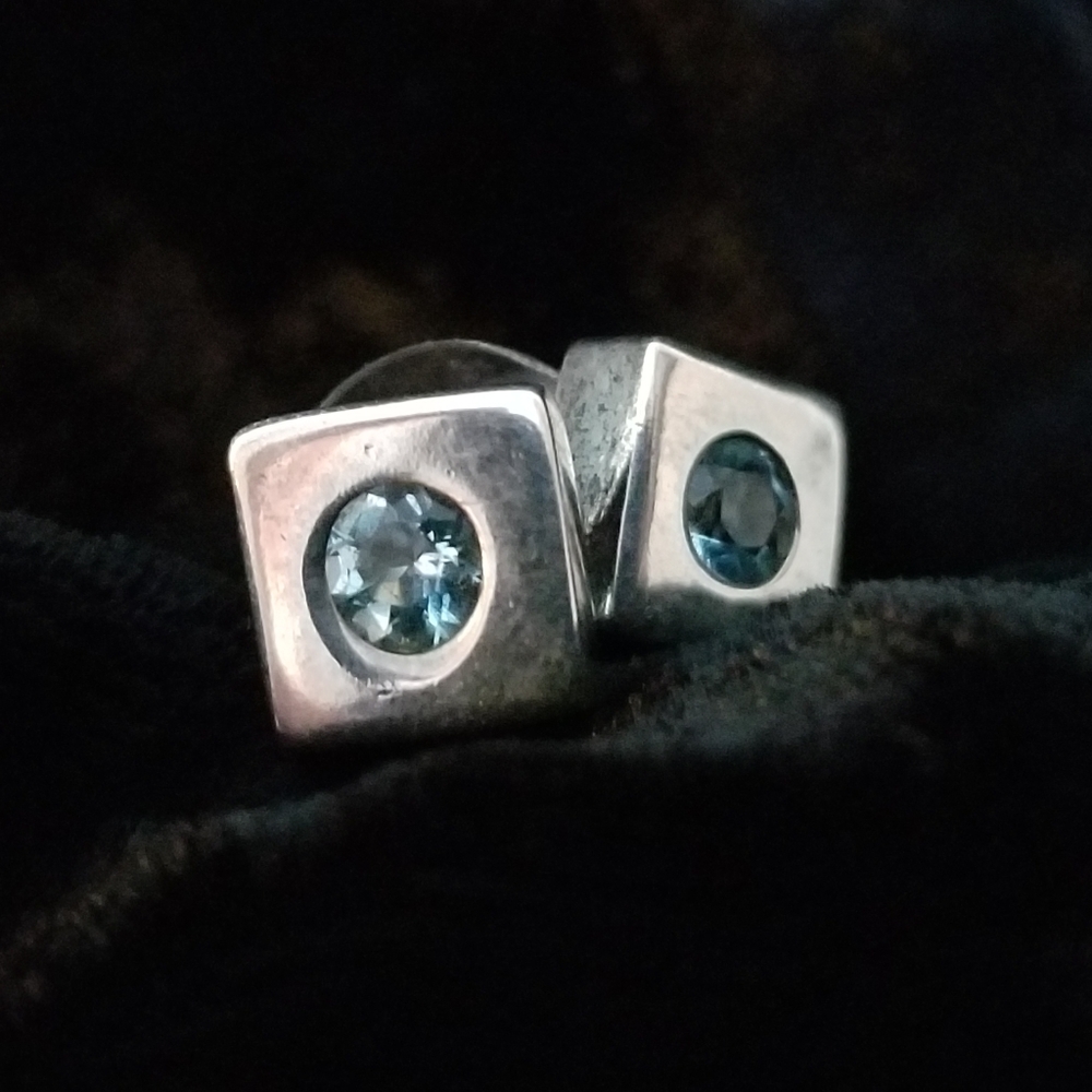 Silver and blue stone earrings 925
